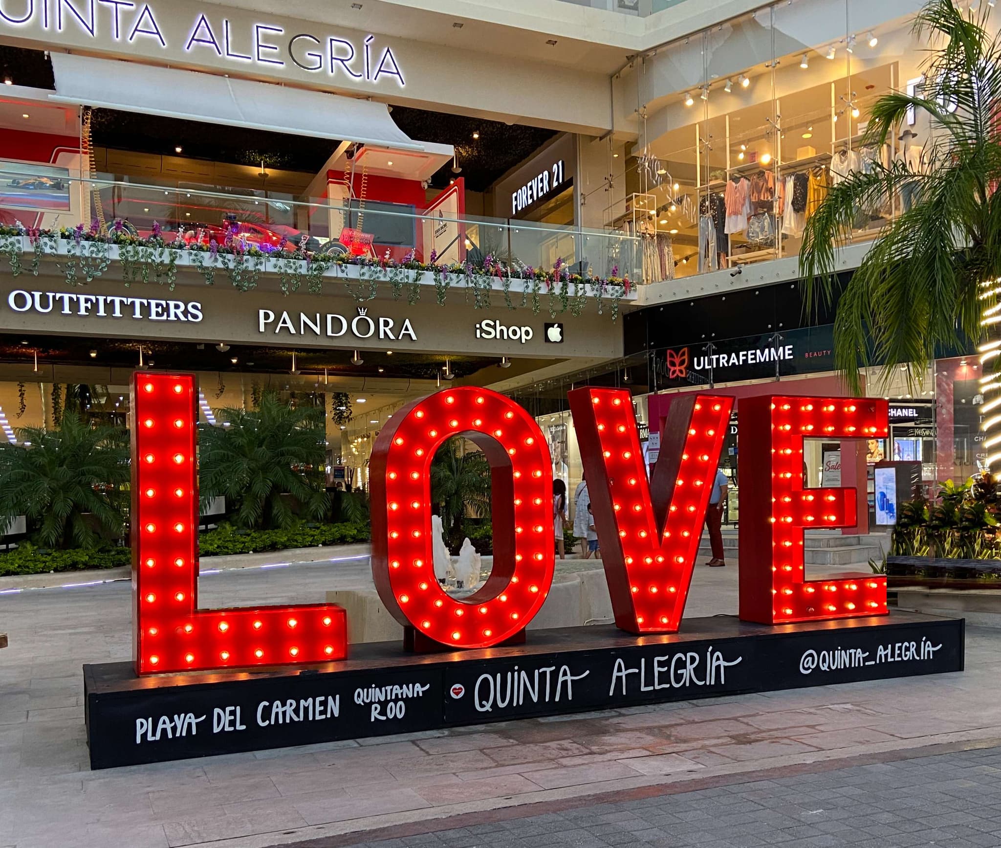 Luxury Shopping in Cancun: High-End Malls and Local Treasures