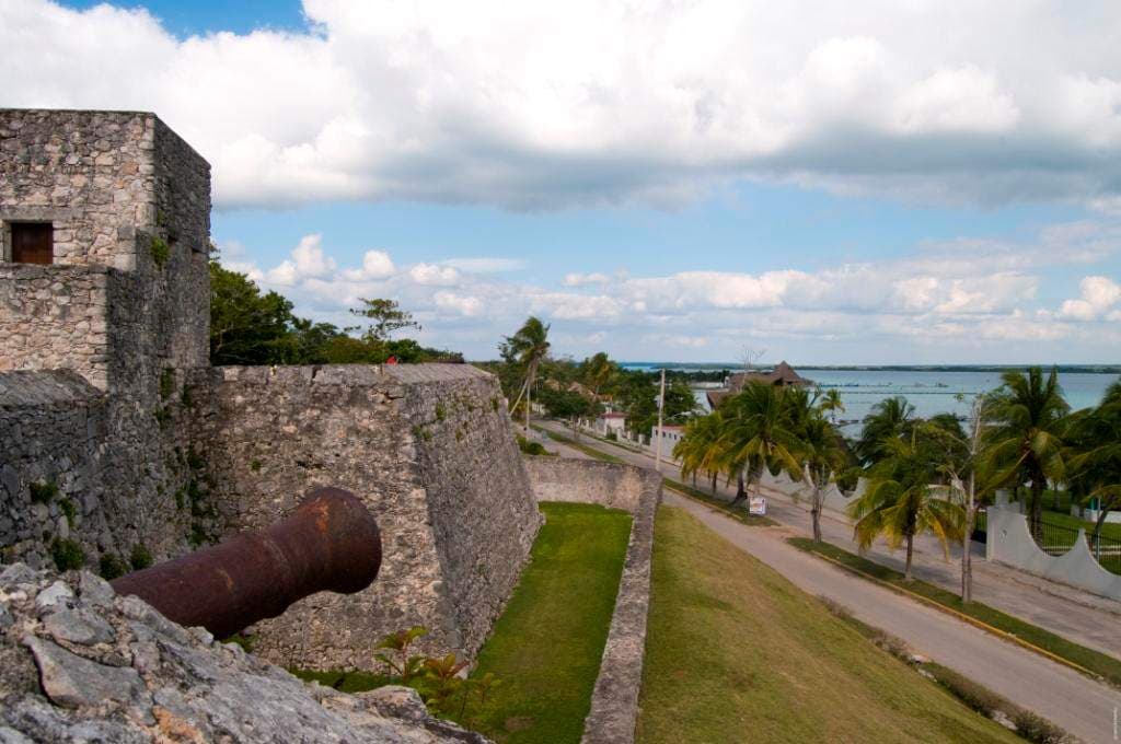 Wall and cannon of the Fort of San Felipe with the lagoon behind